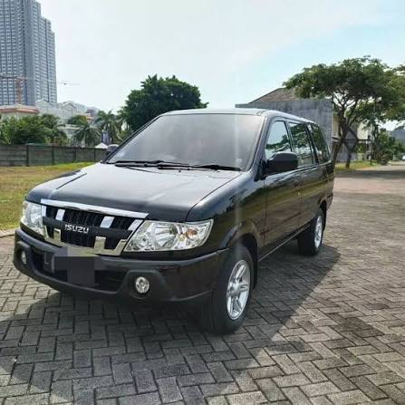 Isuzu Panther LV